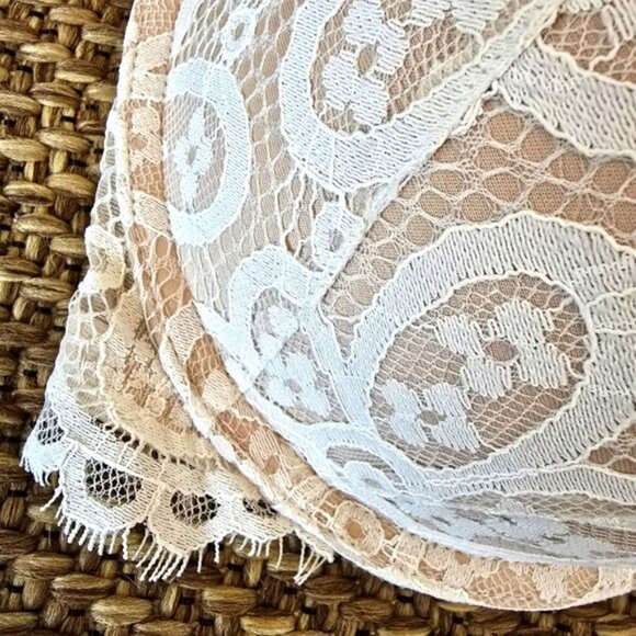 Victoria's Secret White Lace Bra - Picture 3 of 16